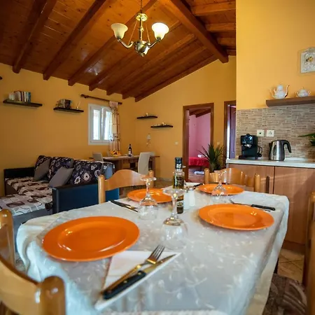 דירה Tsoukias House